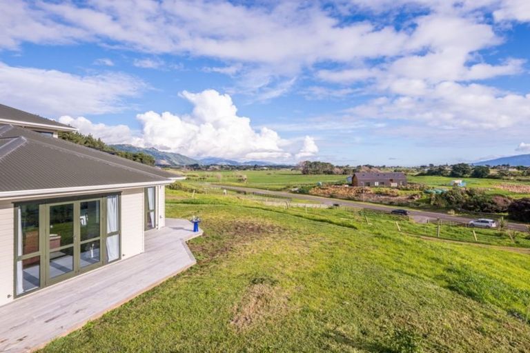Photo of property in 100 Harakeke Road, Te Horo, Otaki, 5581