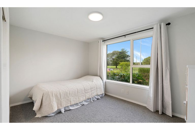 Photo of property in 36 Oakley Crescent, Hornby, Christchurch, 8042