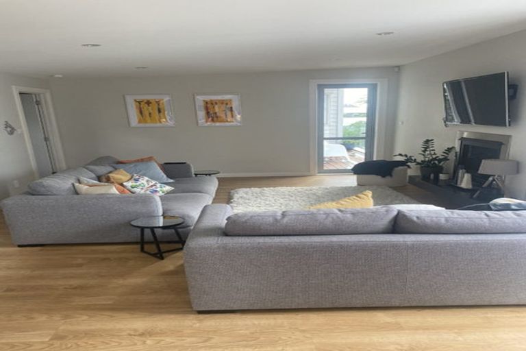 Photo of property in 6a Te Akau Crescent, Bucklands Beach, Auckland, 2012