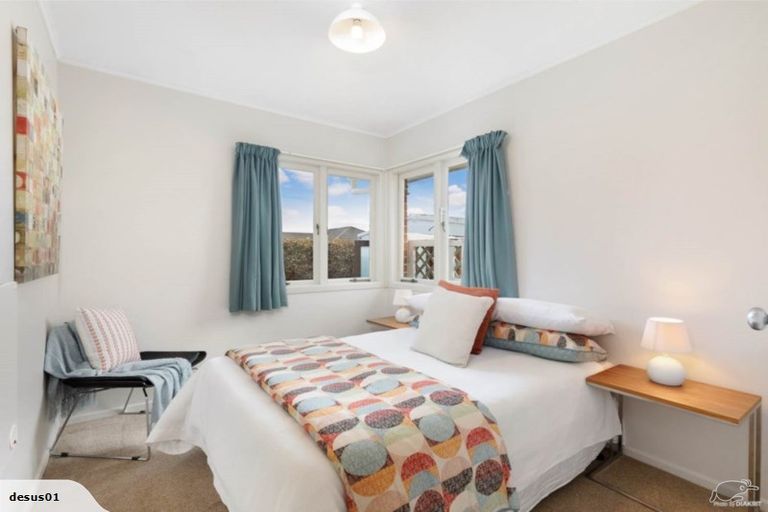 Photo of property in 10 Rixon Place, Te Atatu Peninsula, Auckland, 0610