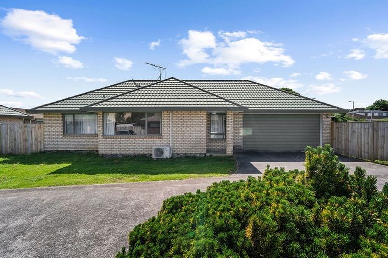 Photo of property in 72 Manuroa Road, Takanini, 2112