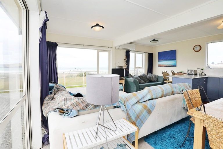 Photo of property in 491 Waikawa-curio Bay Road, Curio Bay, Tokanui, 9884