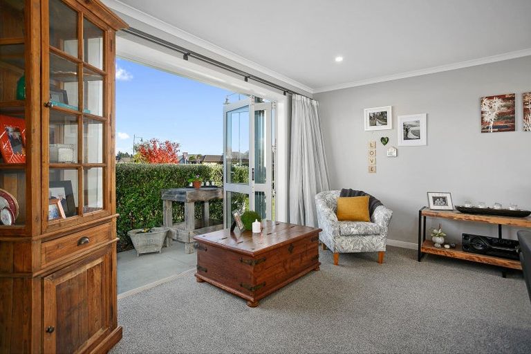 Photo of property in 46 Plescher Crescent, Leamington, Cambridge, 3432