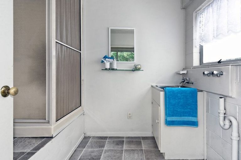 Photo of property in 2/55a West Lynn Road, Titirangi, Auckland, 0604