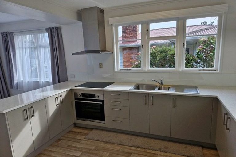 Photo of property in 3 Waters Place, New Lynn, Auckland, 0600