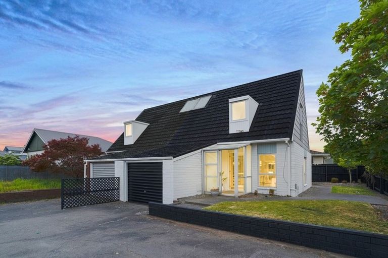 Photo of property in 2/106 Barrington Street, Somerfield, Christchurch, 8024