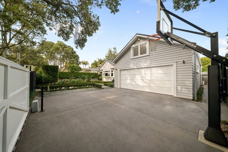 Photo of property in 39 Maungakiekie Avenue, Greenlane, Auckland, 1051