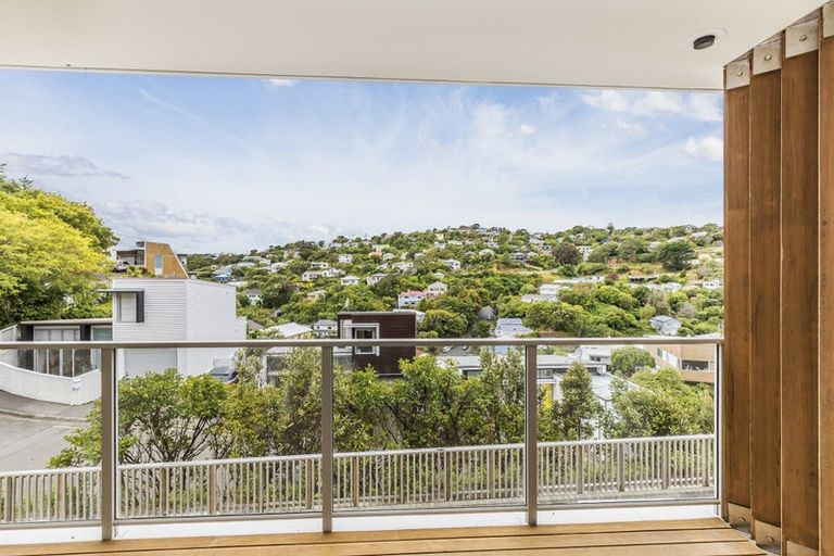 Photo of property in 4/63 Tiketike Way, Brooklyn, Wellington, 6021