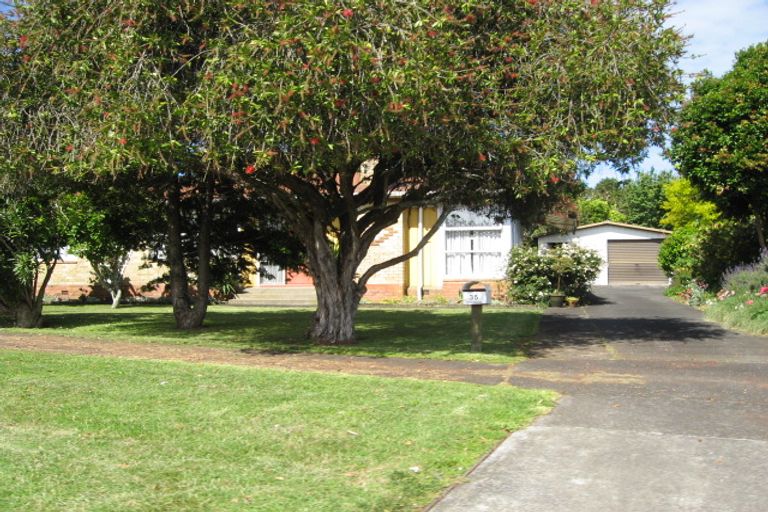 Photo of property in 35 Crawford Avenue, Mangere Bridge, Auckland, 2022