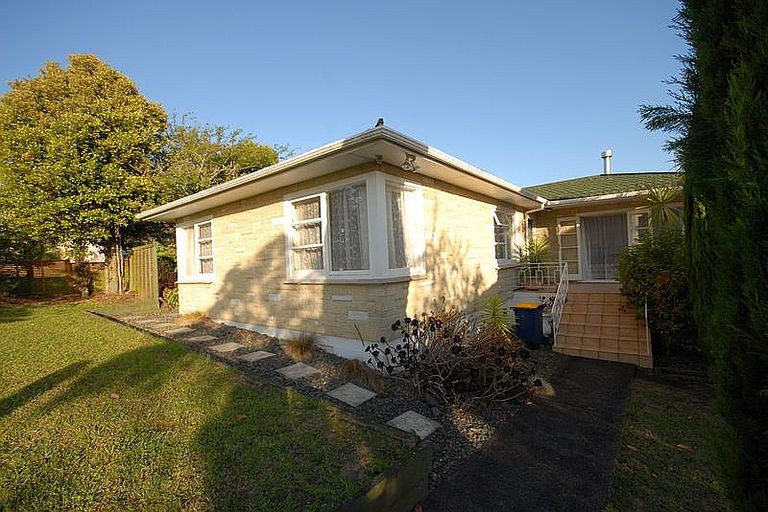 Photo of property in 1/1 Varlene Terrace, Forrest Hill, Auckland, 0620
