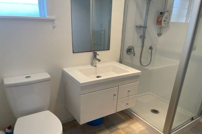 Photo of property in 2/11 Winscombe Street, Belmont, Auckland, 0622