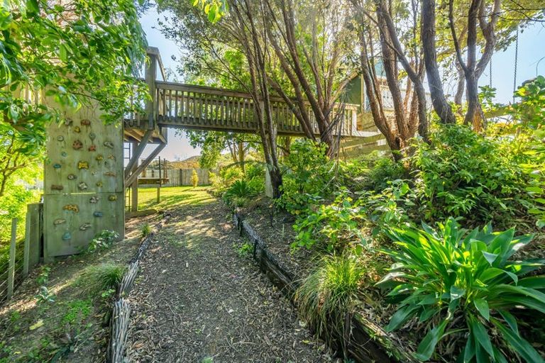 Photo of property in 3 Coroglen Rise, Pukerua Bay, 5026