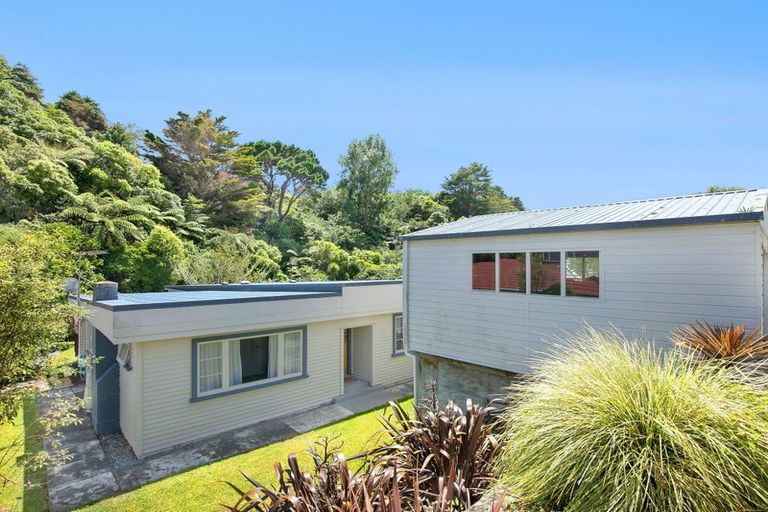 Photo of property in 34 Lincoln Avenue, Tawa, Wellington, 5028