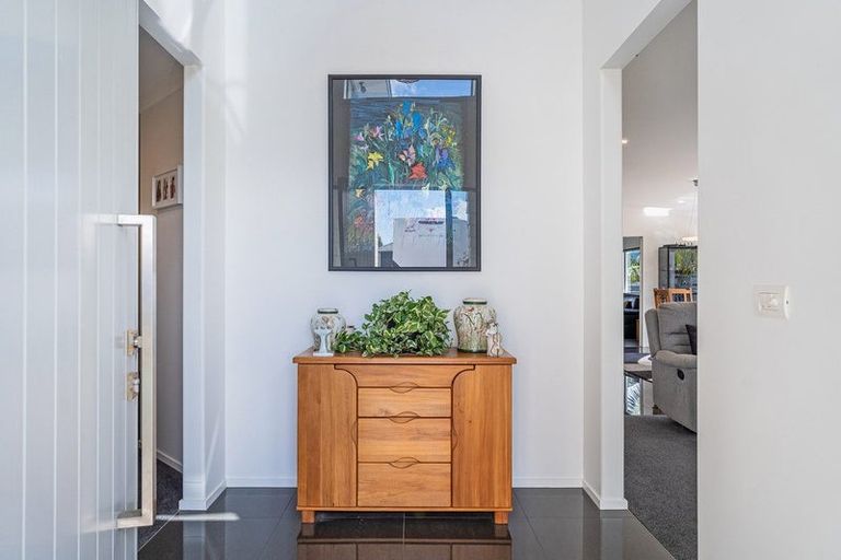 Photo of property in 18 Roseberry Place, Whitianga, 3510