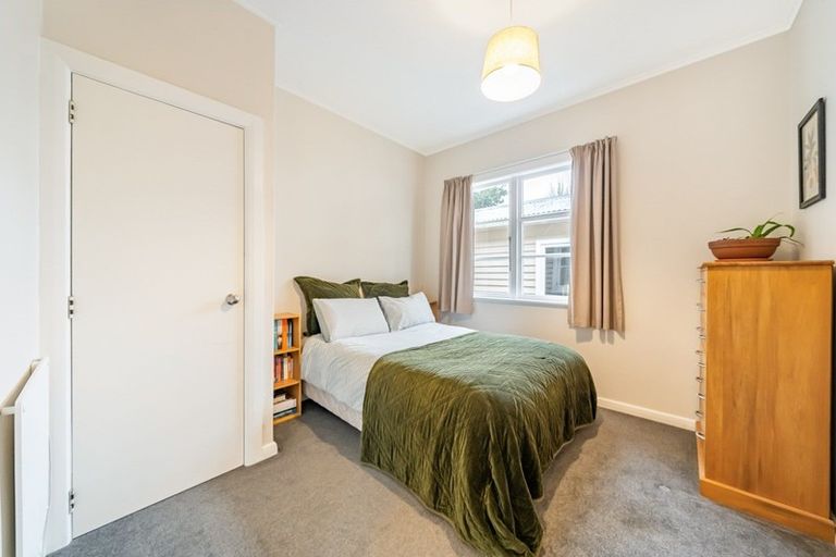 Photo of property in 19 Naenae Road, Naenae, Lower Hutt, 5011