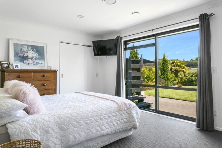 Photo of property in 71 Loch Views Road, Acacia Bay, Taupo, 3385