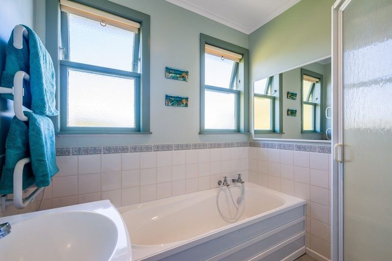 Photo of property in 2 Tui Crescent, Waikanae, 5036