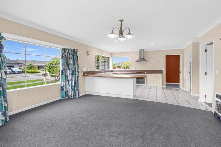 Photo of property in 16 Rosebank Avenue, Kelvin Grove, Palmerston North, 4414