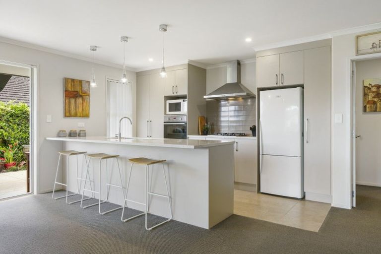 Photo of property in 37 Rochfort Crescent, Pyes Pa, Tauranga, 3112