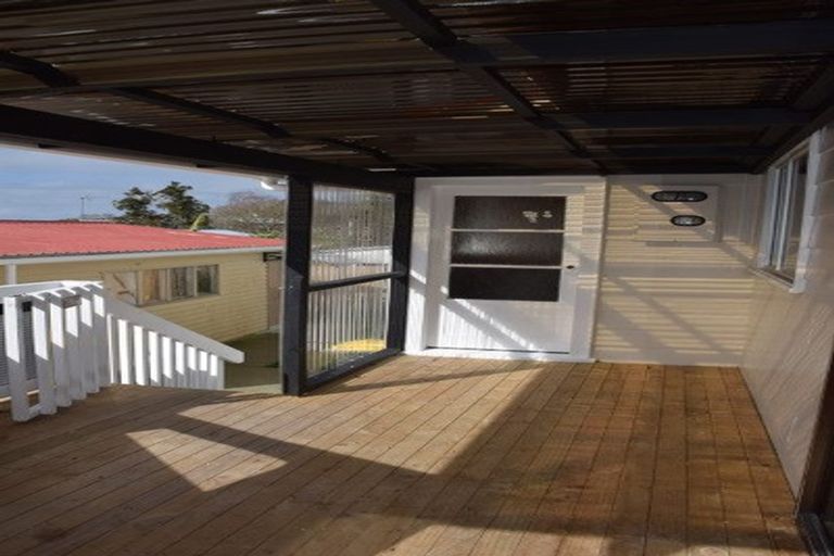 Photo of property in 3 Blue Way, Glendene, Auckland, 0602