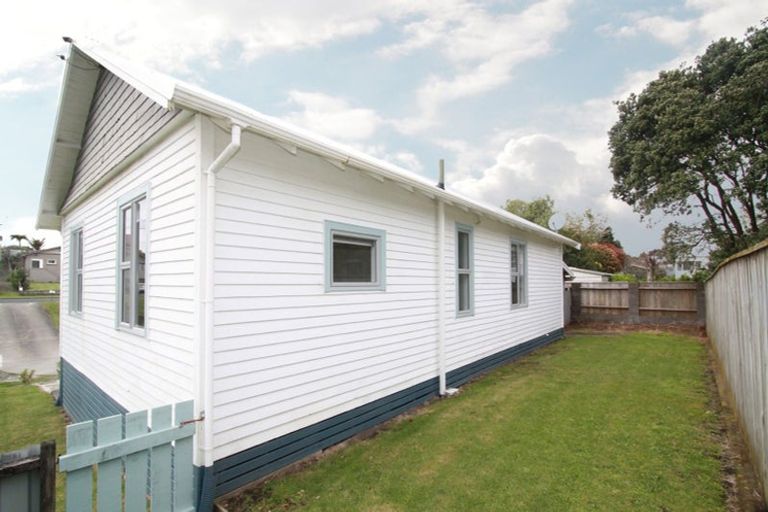 Photo of property in 14 Calvert Road, Moturoa, New Plymouth, 4310