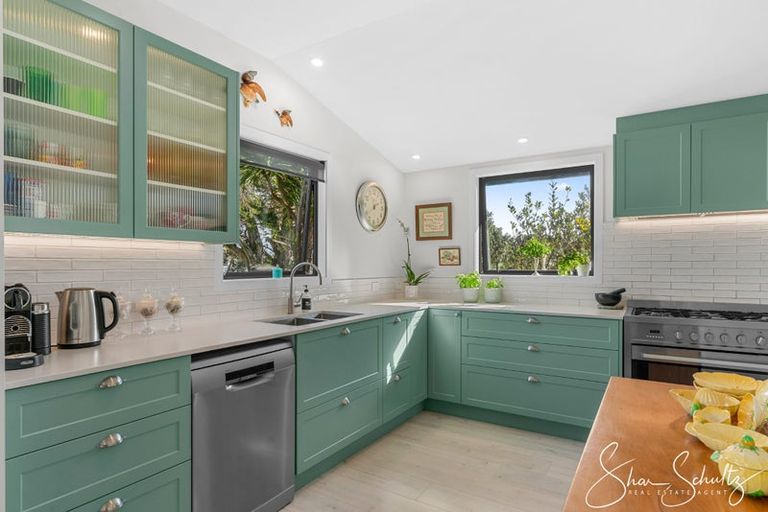 Photo of property in 6 The Strand, Whakapirau, Maungaturoto, 0583