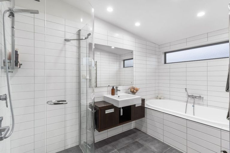 Photo of property in 9 Bayview Park Lane, Orewa, 0931