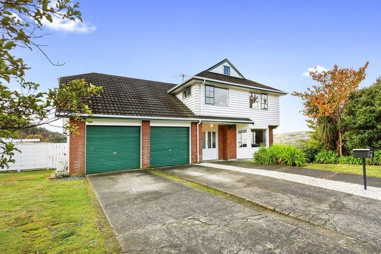Photo of property in 7 Saint Hildas Glade, Tawa, Wellington, 5028