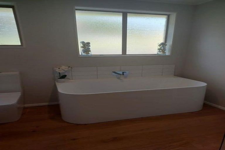 Photo of property in 137 Winara Avenue, Waikanae, 5036