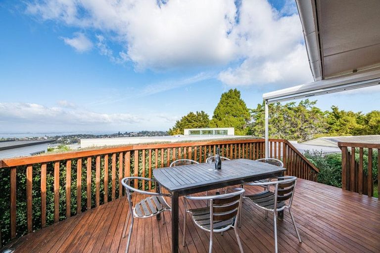 Photo of property in 8a Ava Avenue, Titirangi, Auckland, 0604
