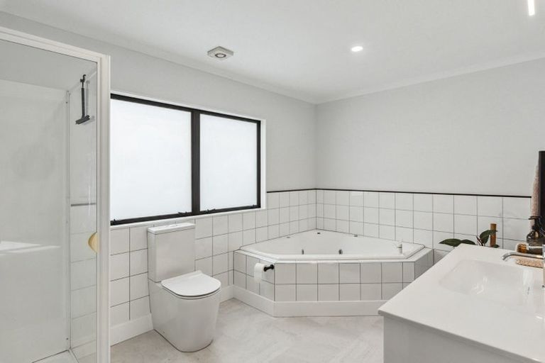 Photo of property in 36 Eruini Street, Waikanae Beach, Waikanae, 5036