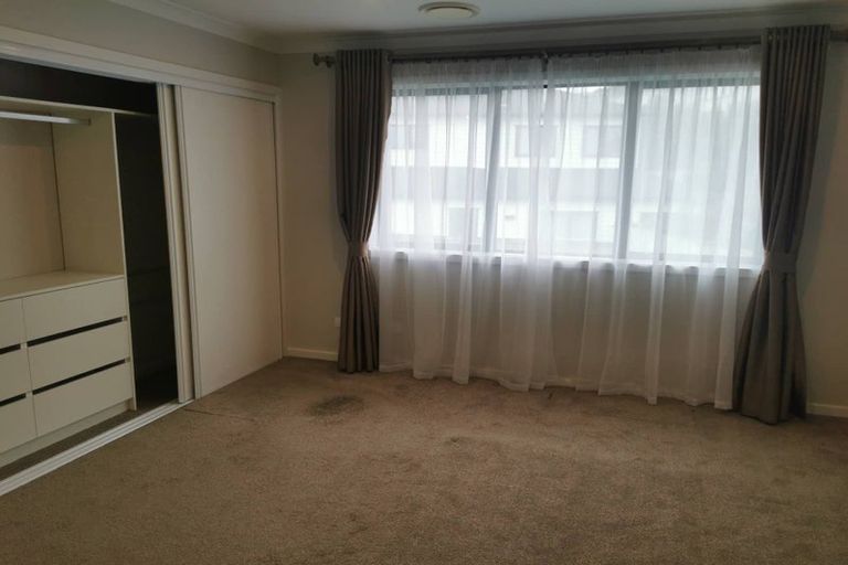 Photo of property in 21 Ascension Crescent, Orewa, 0931