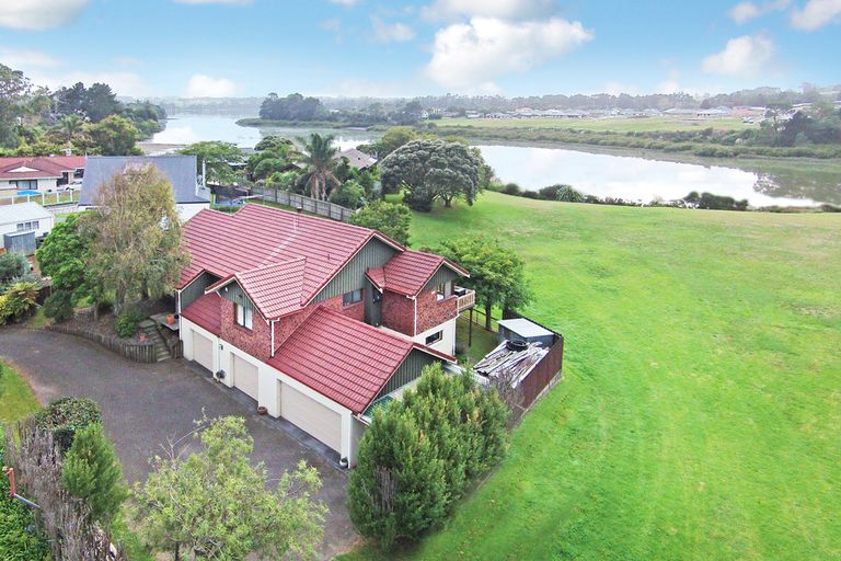 Photo of property in 35 Riverside Drive, Waiuku, 2123