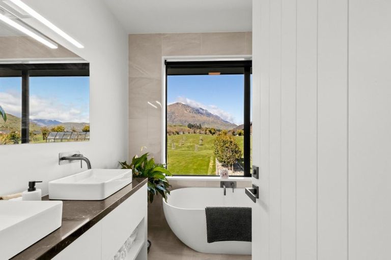Photo of property in 2 Ayrshire Lane, Speargrass Flat, Queenstown, 9371