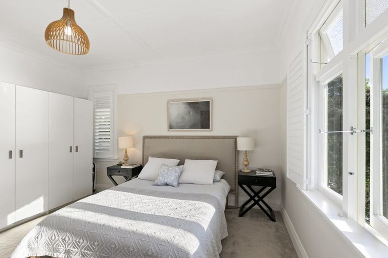 Photo of property in 53 Palliser Road, Roseneath, Wellington, 6011