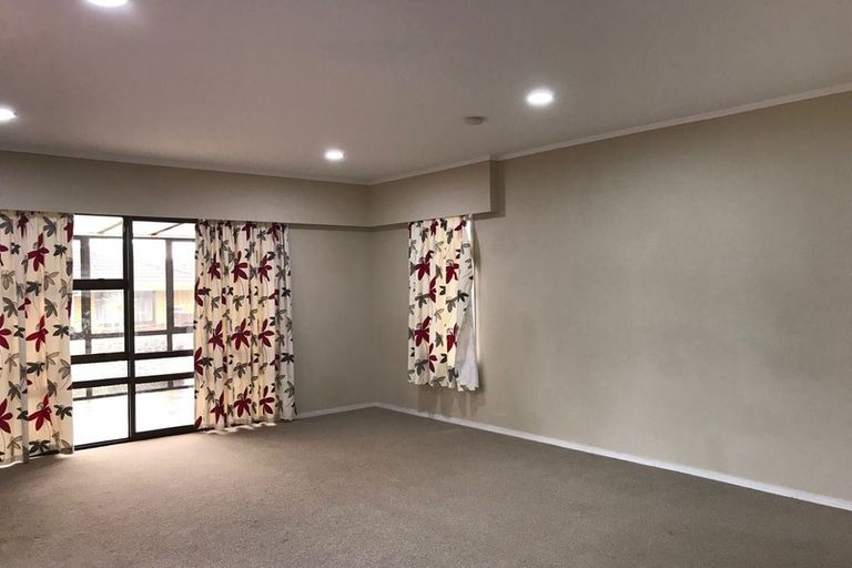 Photo of property in 2/35 Derrimore Heights, Clover Park, Auckland, 2019