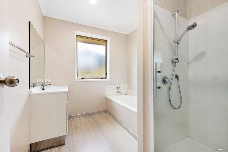 Photo of property in 112 Pitt Avenue, Clendon Park, Auckland, 2103