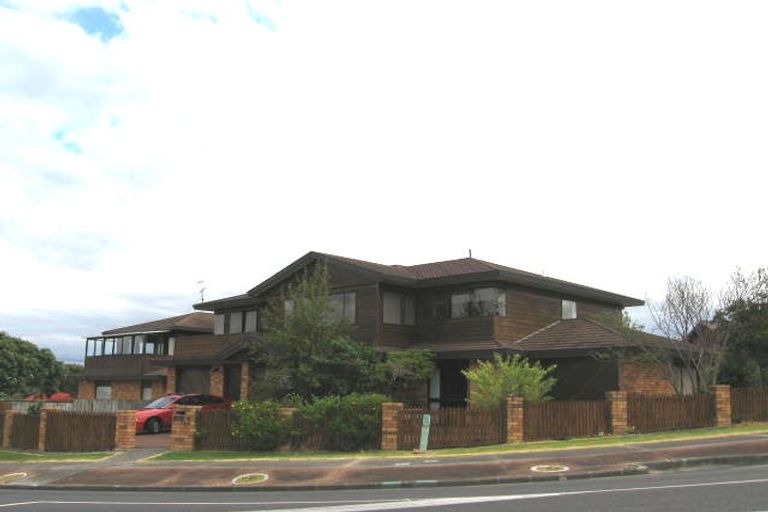 Photo of property in 1/996 Beach Road, Torbay, Auckland, 0630