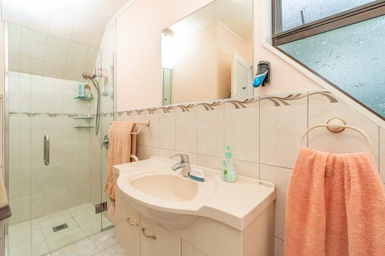 Photo of property in 2 Lavinia Grove, Waikanae Beach, Waikanae, 5036