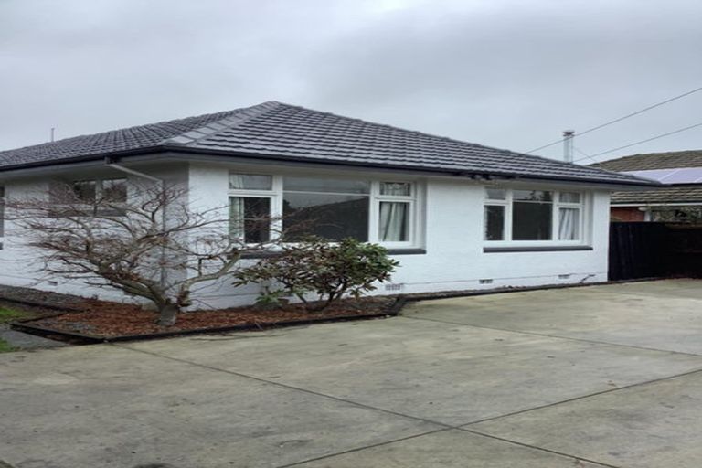 Photo of property in 18 Avonhead Road, Avonhead, Christchurch, 8042