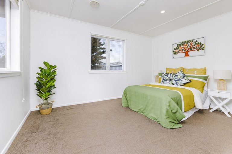 Photo of property in 2/16 Waiari Road, Conifer Grove, Takanini, 2112