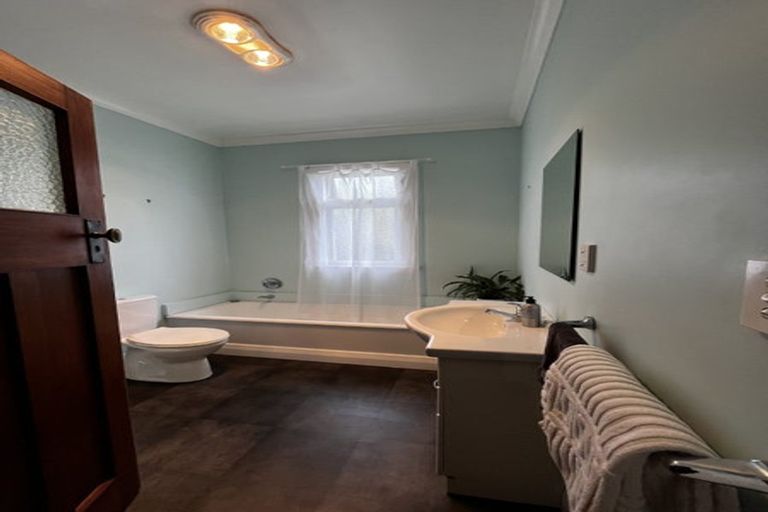 Photo of property in 28 Miro Street, Takaro, Palmerston North, 4410