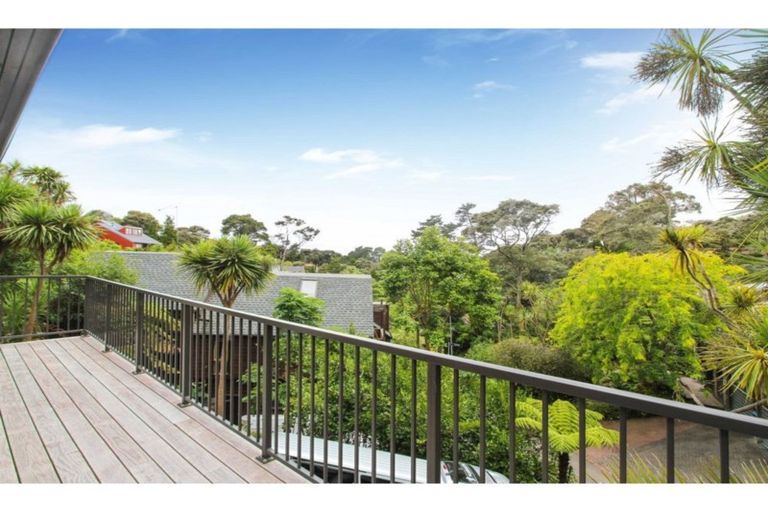 Photo of property in 30 Trelawny Place, Hillcrest, Auckland, 0627