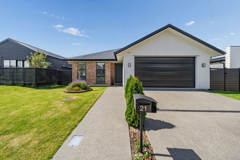Photo of property in 21 Cynisca Crescent, Wallaceville, Upper Hutt, 5018