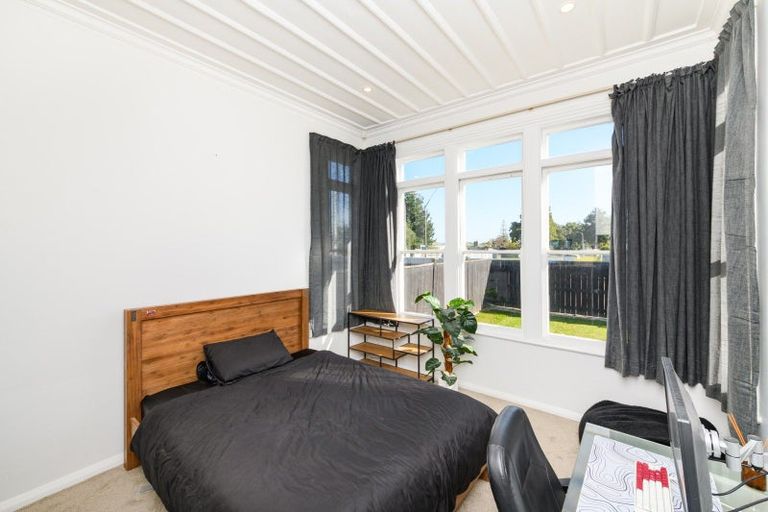 Photo of property in 84 Featherston Street, Takaro, Palmerston North, 4412