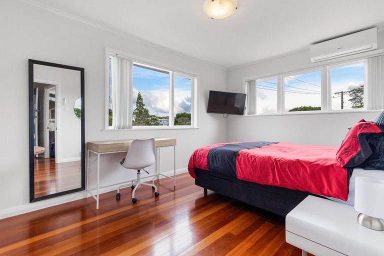 Photo of property in 15 Matipo Road, Te Atatu Peninsula, Auckland, 0610