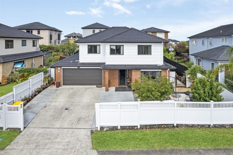 Photo of property in 84 Keri Vista Rise, Papakura, 2110