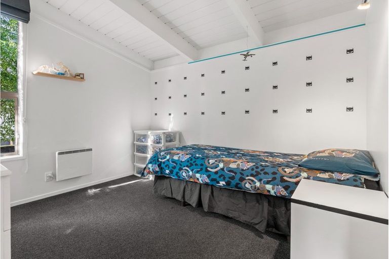 Photo of property in 30 Whangaparaoa Road, Red Beach, 0932