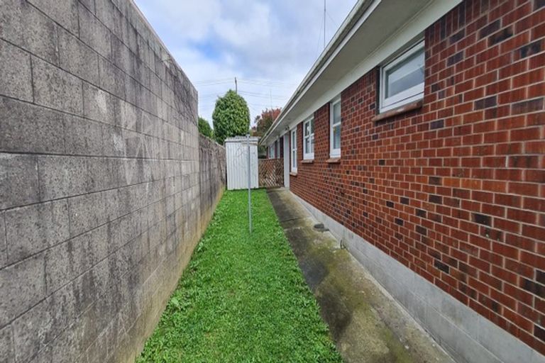Photo of property in 2/81 Christmas Road, Manurewa, Auckland, 2102