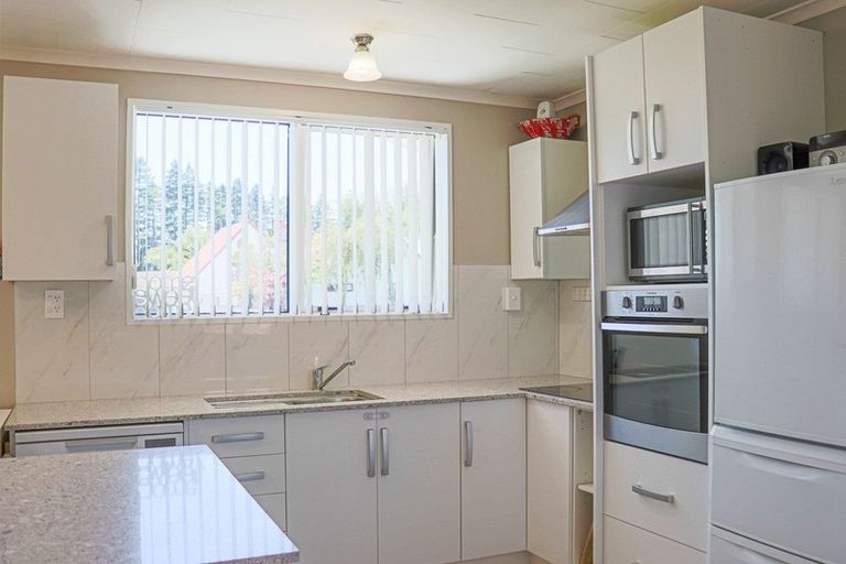 Photo of property in 20 Tawhara Place, Edgecumbe, 3120